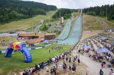 RED-BULL-400-25-_MDA0914.jpg (4570094 octets)